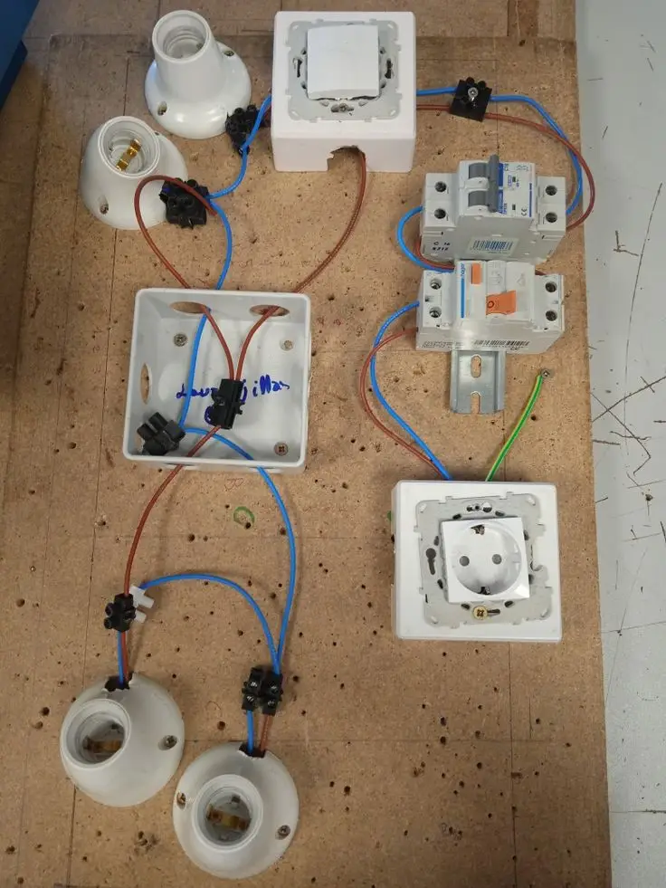 Servicio de: Tableros y puntos eléctricos