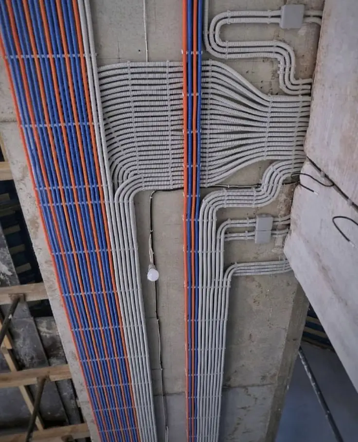 Servicio de: Instalaciones eléctricas